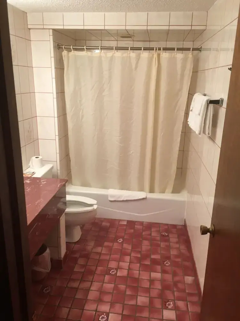 Midway Inn & Suites