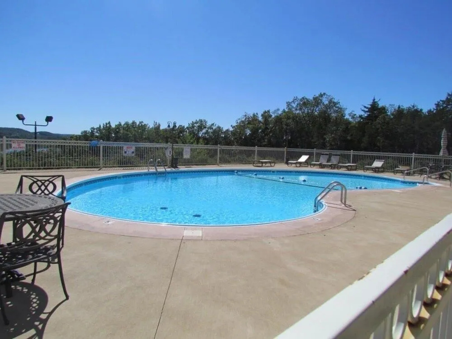 Reflection 2 Bedroom Condo by Redawning