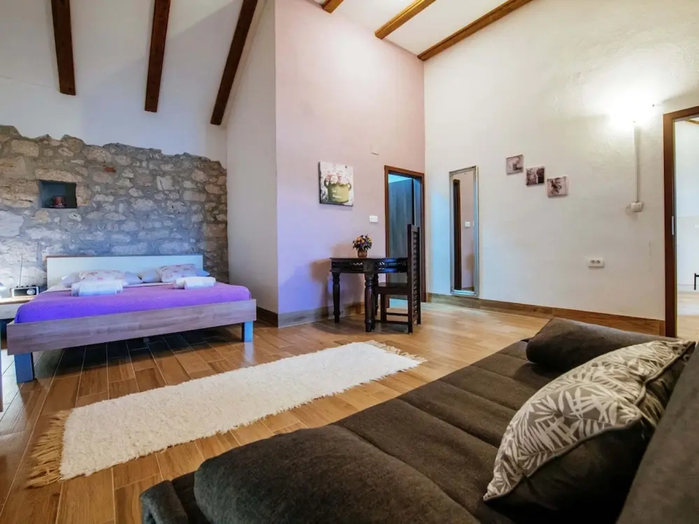 Private Estate With 2 Infinity Pools