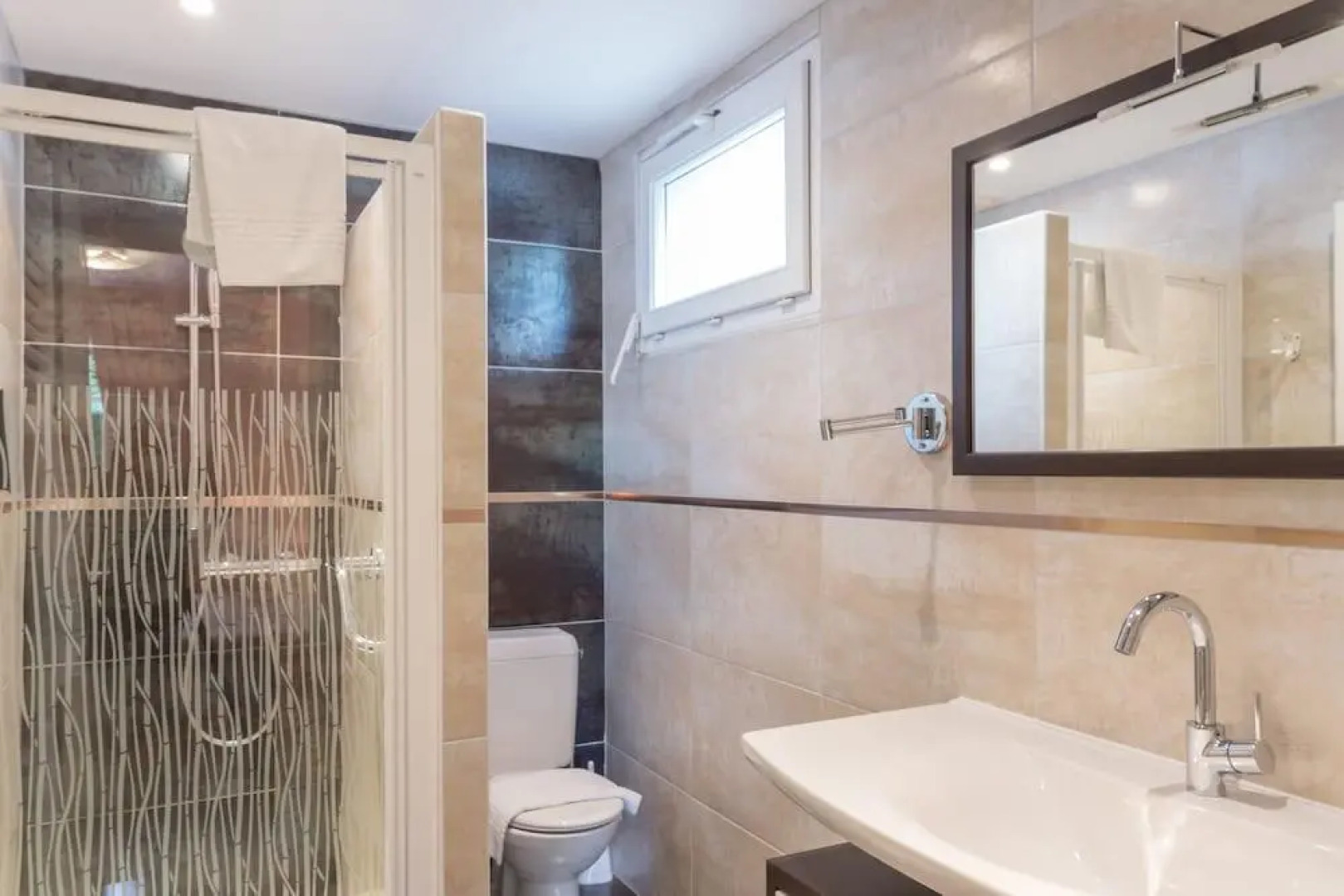 Logis Hôtel Les Platanes