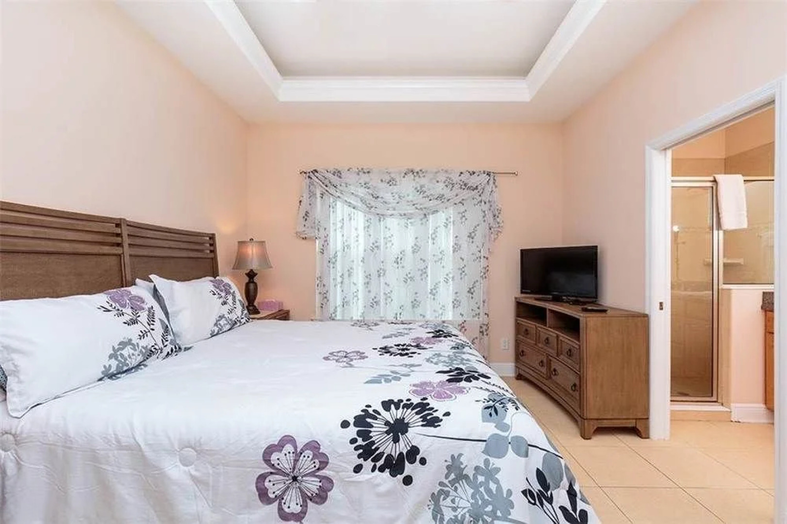 Water's Edge 4 Br home by RedAwning