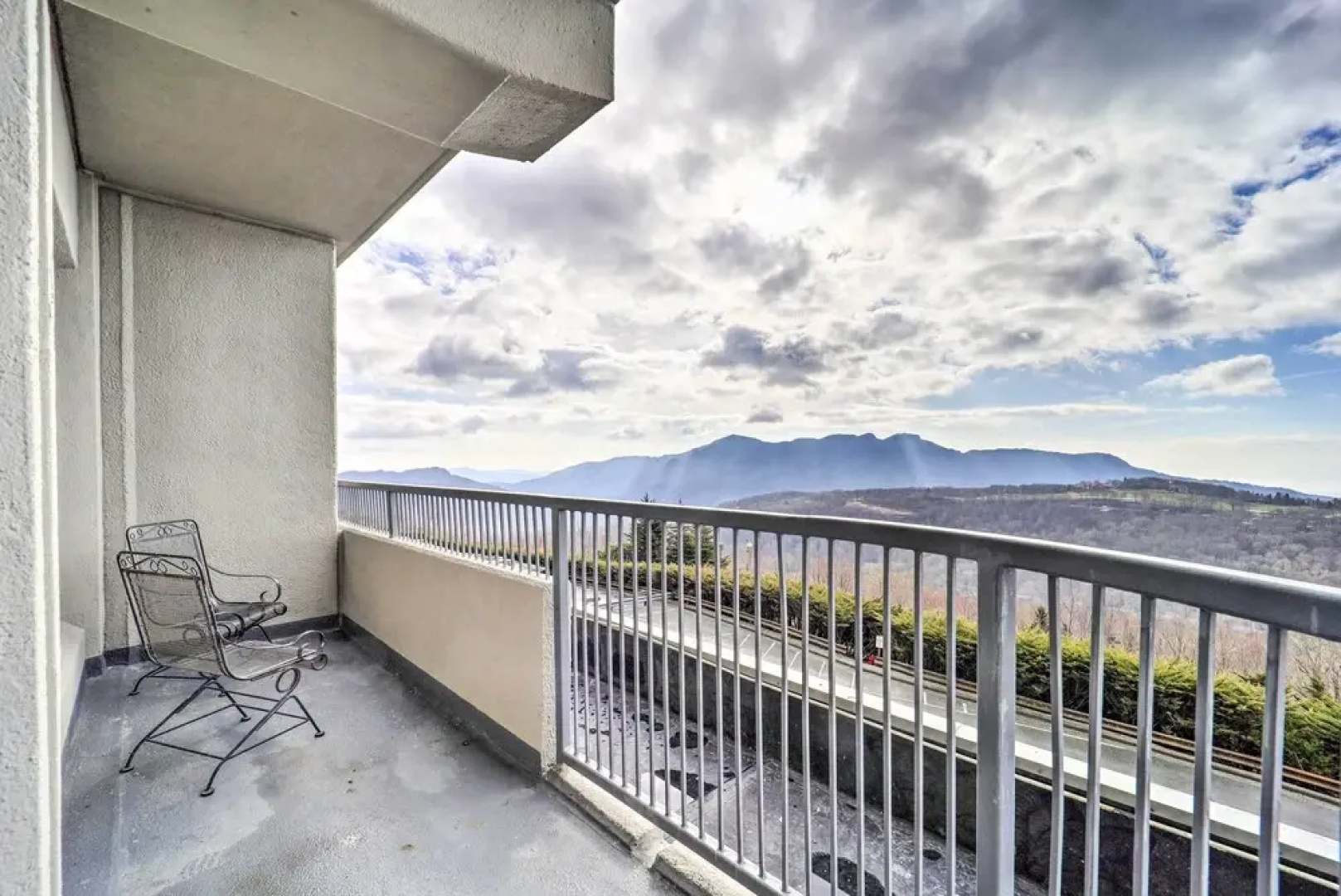 3 Mi to Sugar Mountain Resort: Condo w/ Balcony!