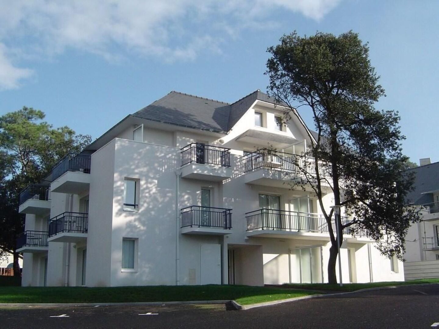 Marine Apartment With Dishwasher in Harbor Town