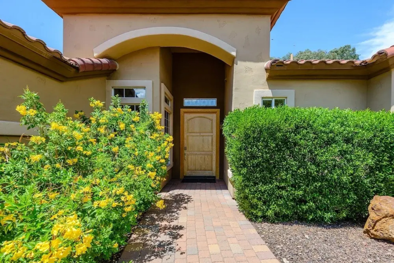 Casa Dynamite 4 Bedroom Home by RedAwning