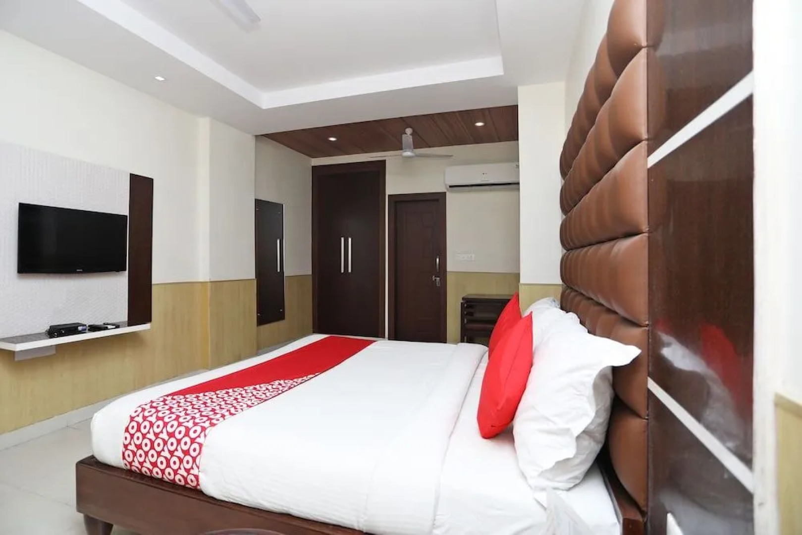 OYO 2295 Hotel Razia Inn