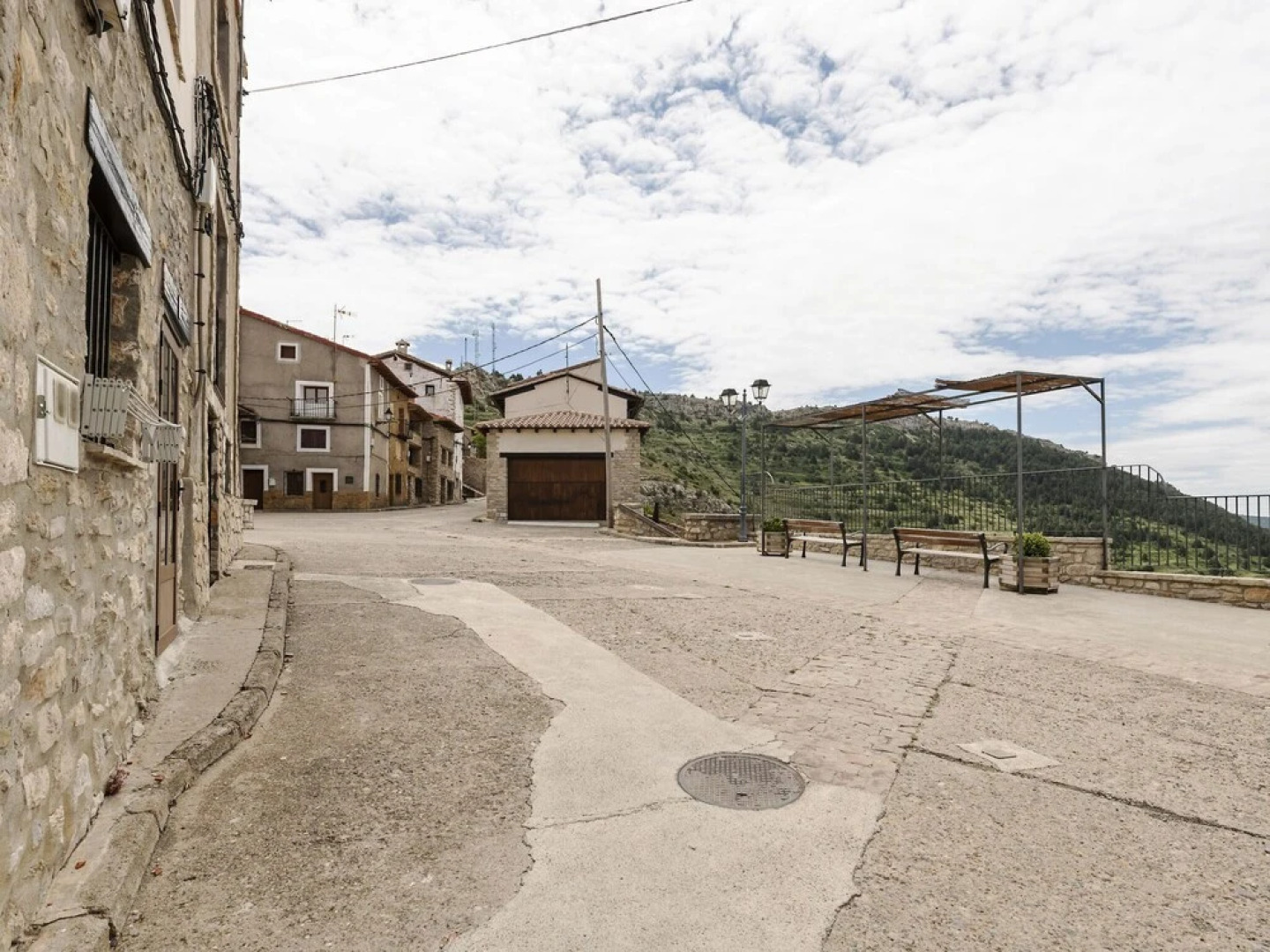 Delightful Apartment in Gudar With Terrace