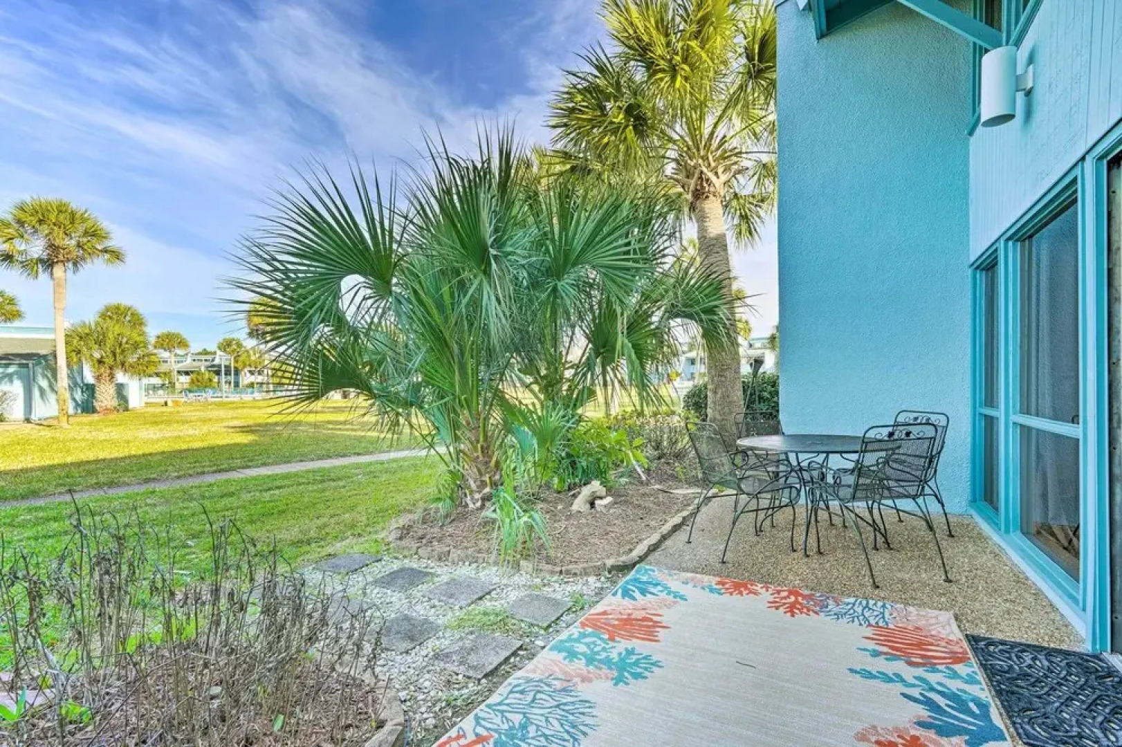 PCB Escape w/ Pool & Beach Access, Beach Chairs!