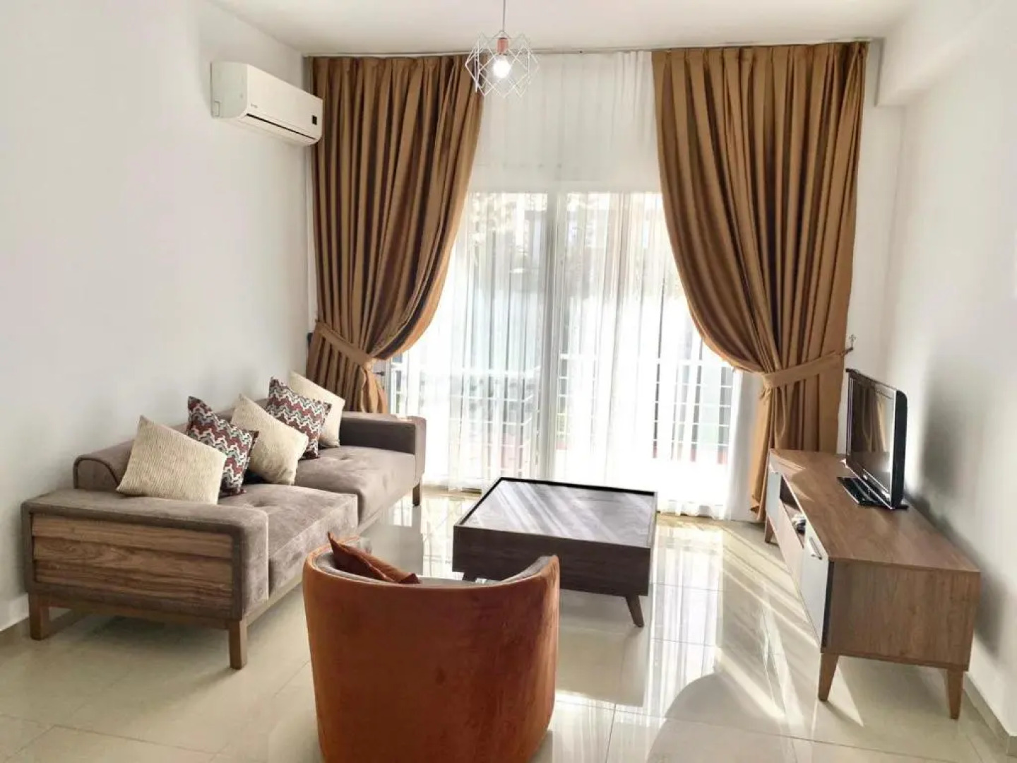 Luxury Two-Bedroom Apartment in amazing place Lukomorye E5