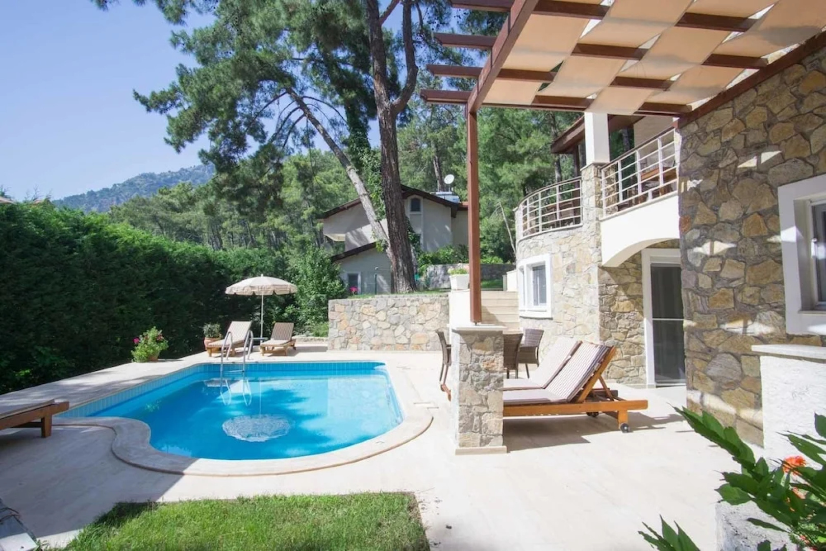 Larmos Villa