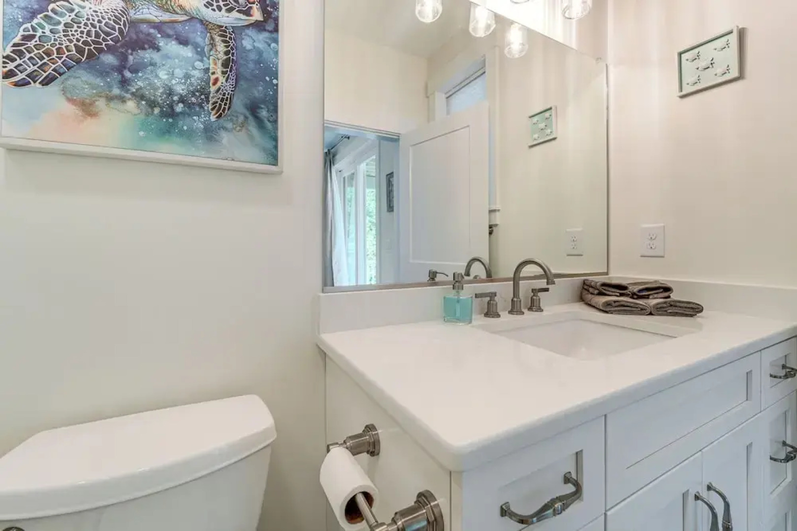 Walk to Beach: Southern Shores Retreat w/ Hot Tub