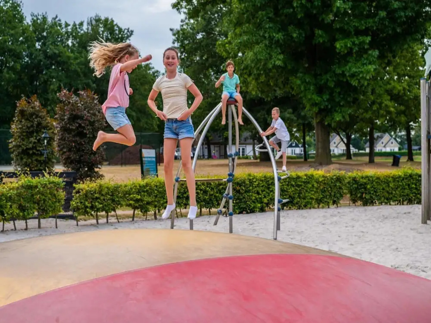 Light Bungalow With Dishwasher, Near Maastricht