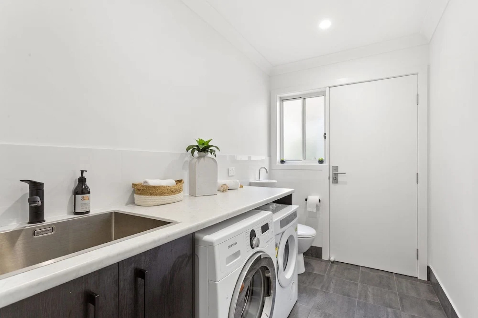 Whale Studio Apartment, 1a Ocean Street