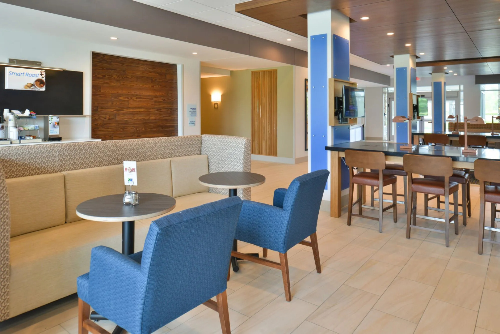 Holiday Inn Express & Suites Omaha Airport