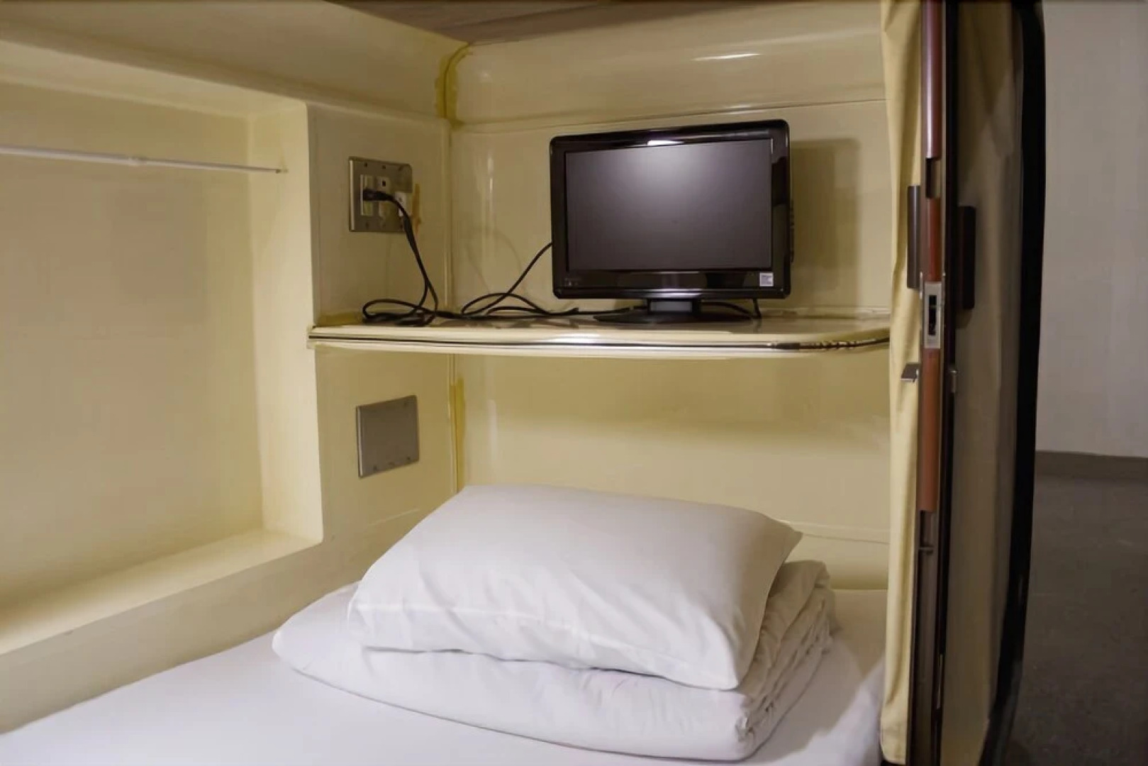 Capsule Hotel Shonan