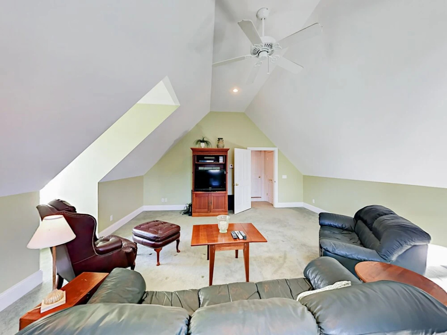 7 Apple Hill Lane Home 3 Bedrooms 2.5 Bathrooms Home