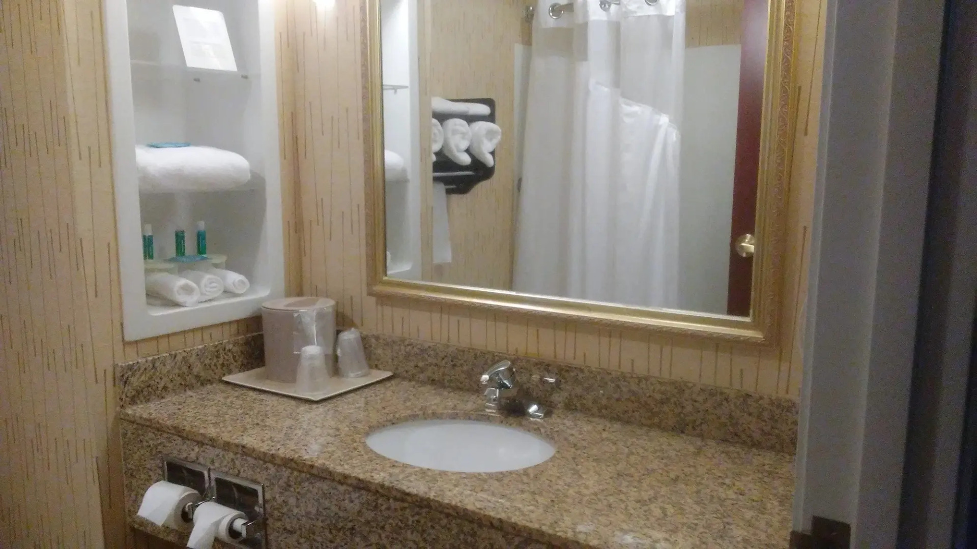 Holiday Inn Express Hotel & Suites Manchester Airport by IHG