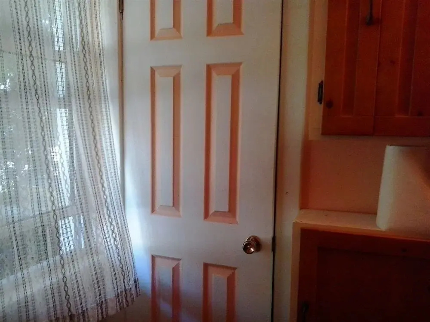 Port Hope Economy Apartments