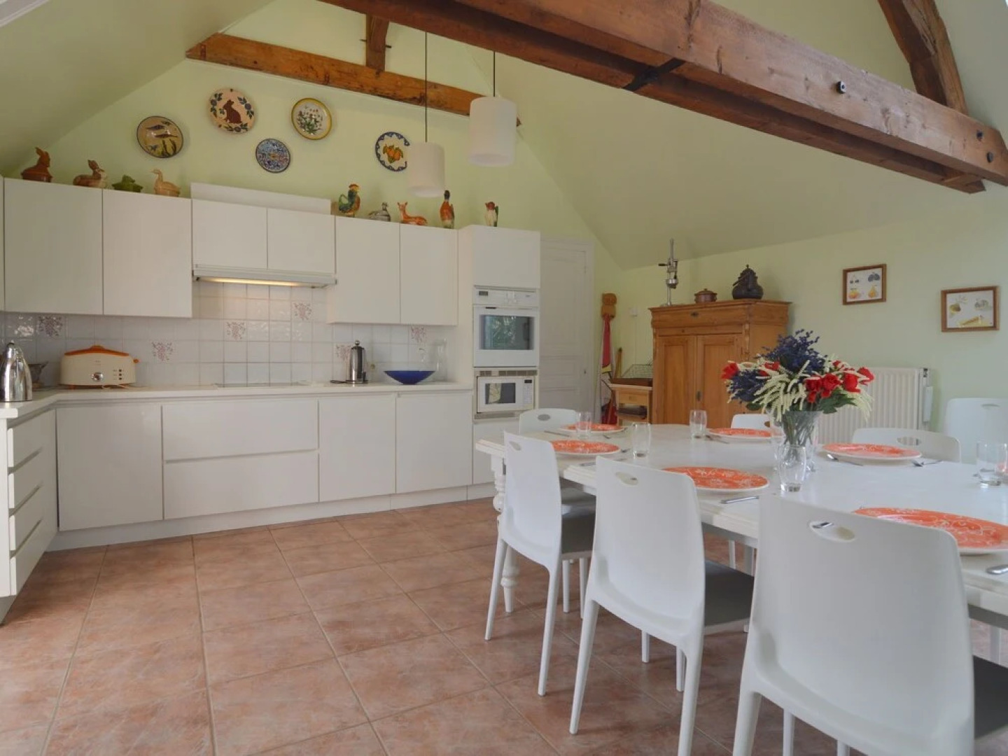 Mansion With all Modern Comforts, Swimming Pool, Large Garden and Stunning Views