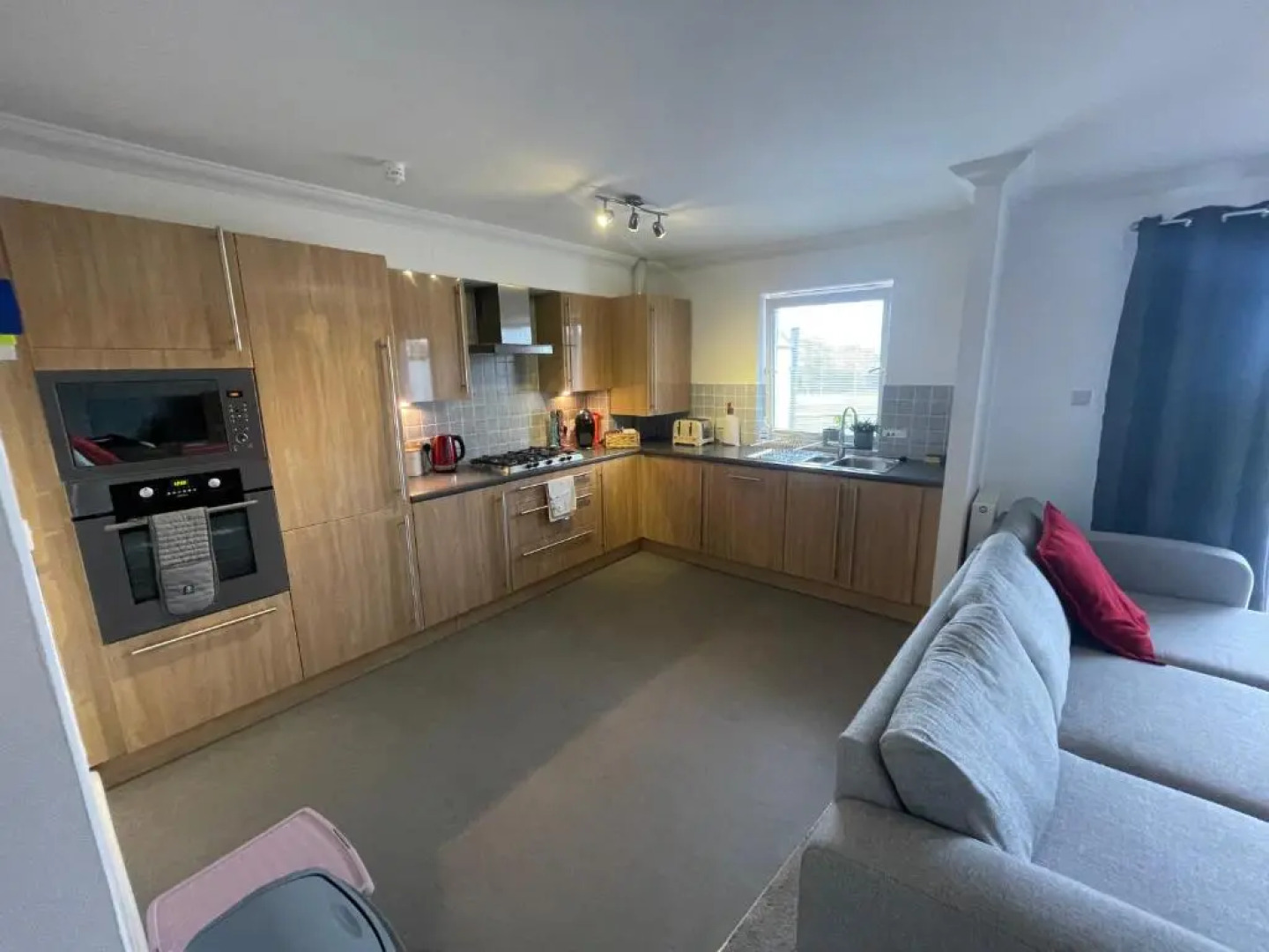 The Duplex Nairn- Spacious 3 Bedroom with sunny balcony
