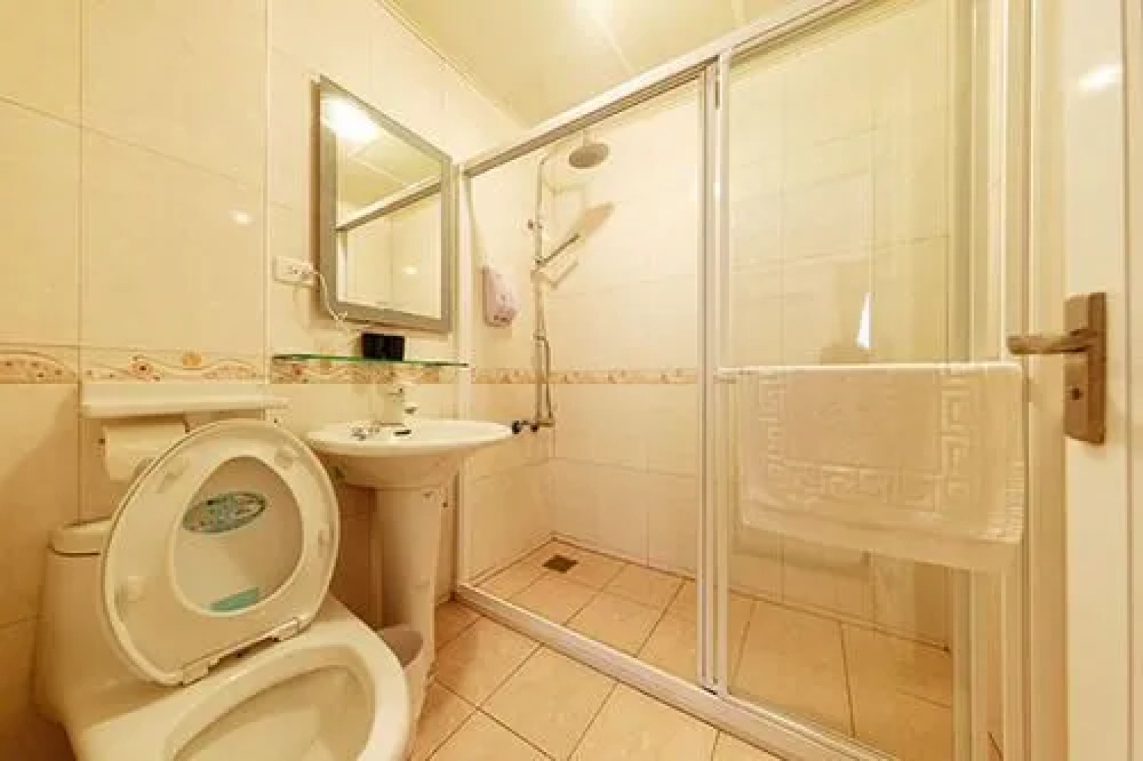 Four Seasons Duke Hostel