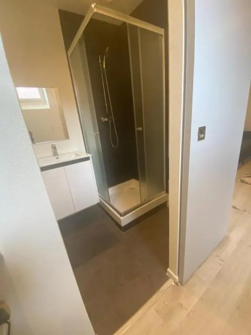 Joli Studio Calme Et Lumineux