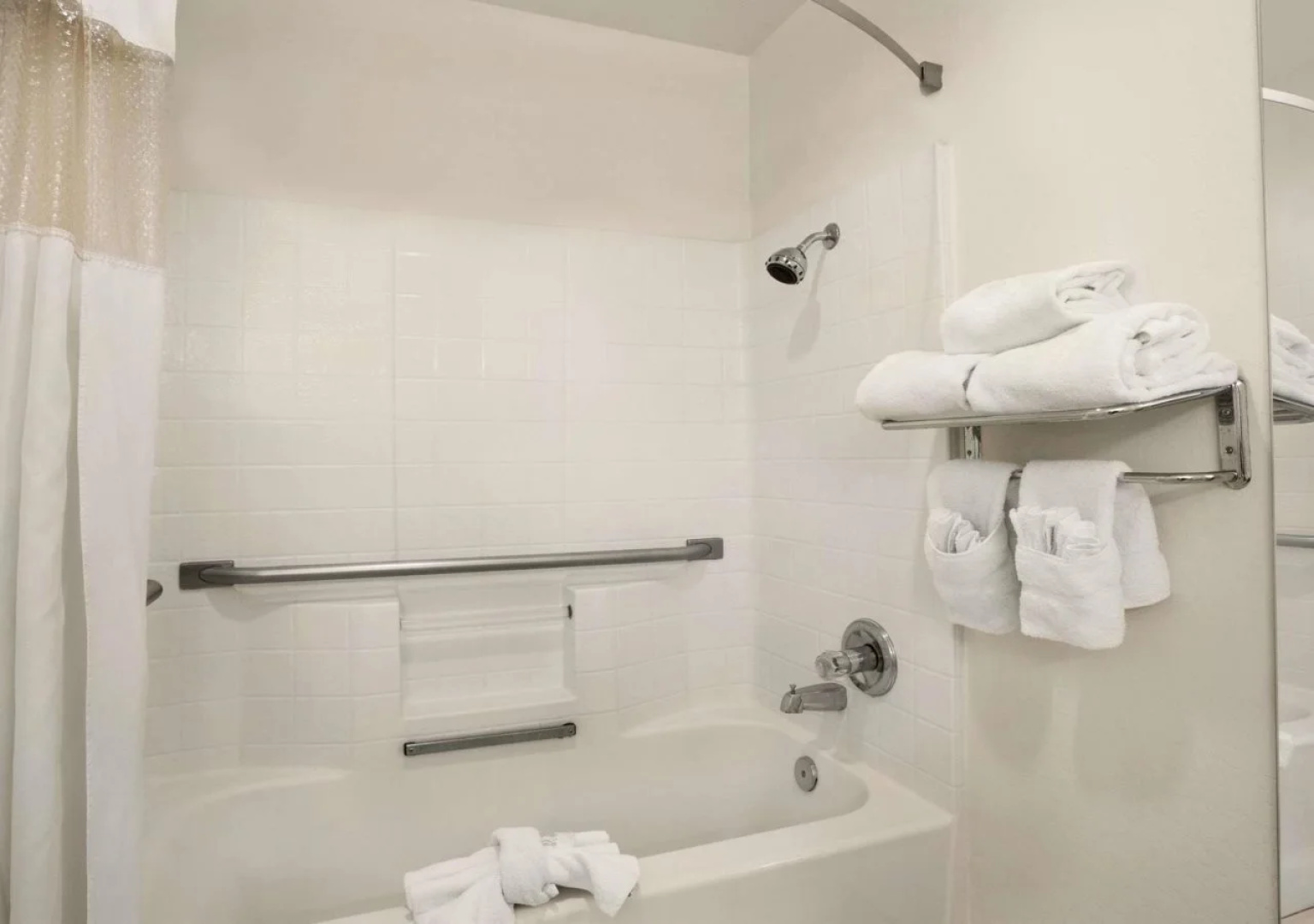 The Hotel Serene Glendale Peoria, Surestay Collection by BW