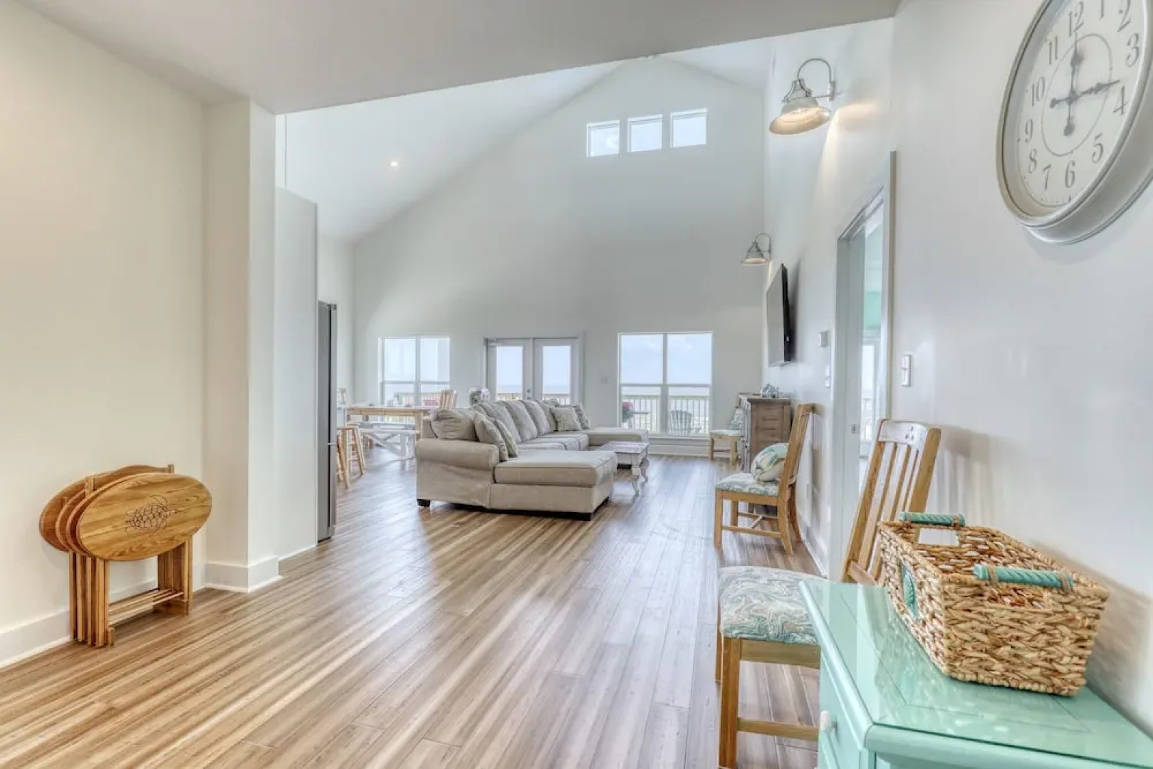 Salty Seahorse - Waterfront! Pet Friendly! Game Room, Pool Table, Beautiful Views - Room For The Whole Family 4 Bedroom Home by RedAwning