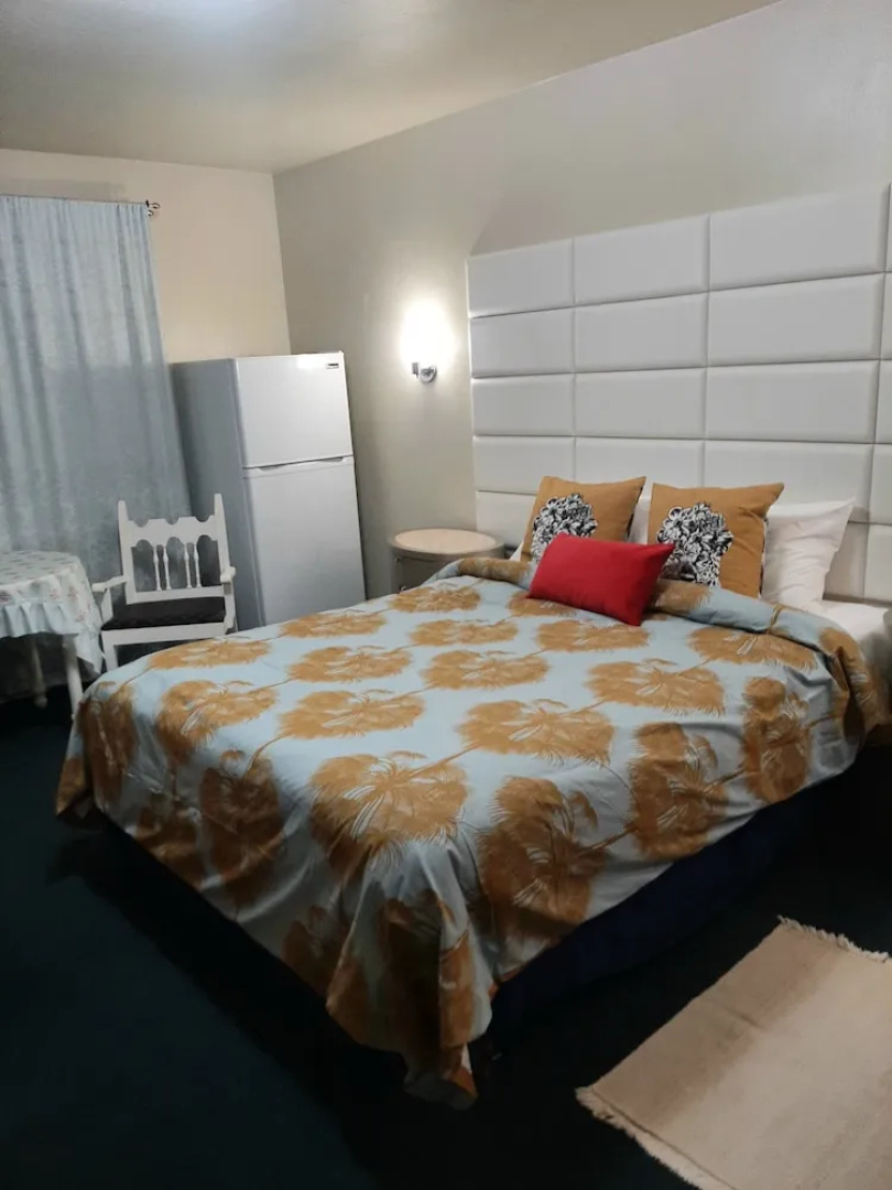 The New Star Motel with Studio-Kitchens: 1950s Extended-Stay Lodging and Retreat Center