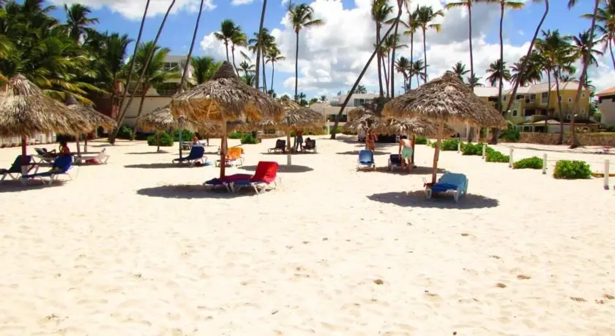 Los Corales Beach Apartments