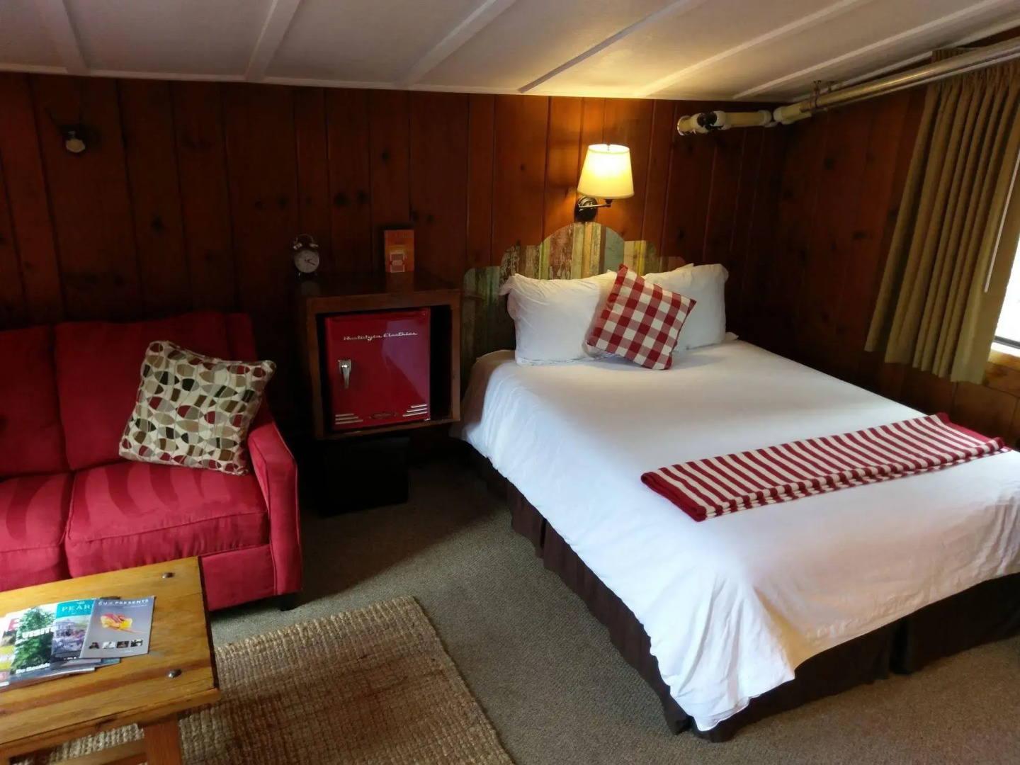 Foot of the Mountain Motel