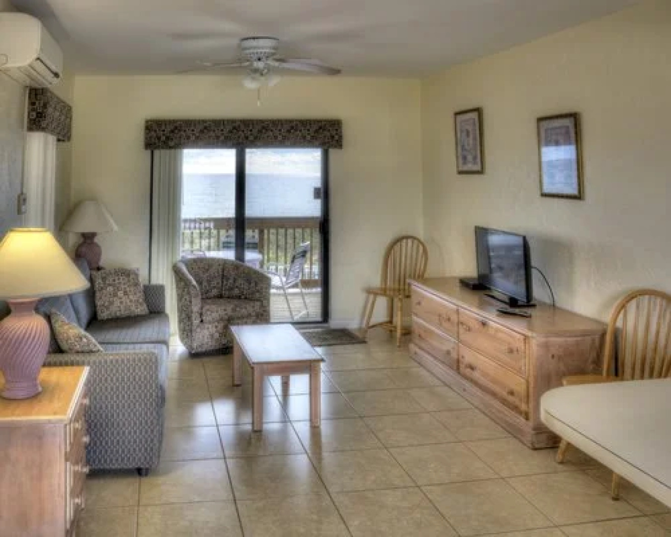 Emerald Seas Ocean Front Motel