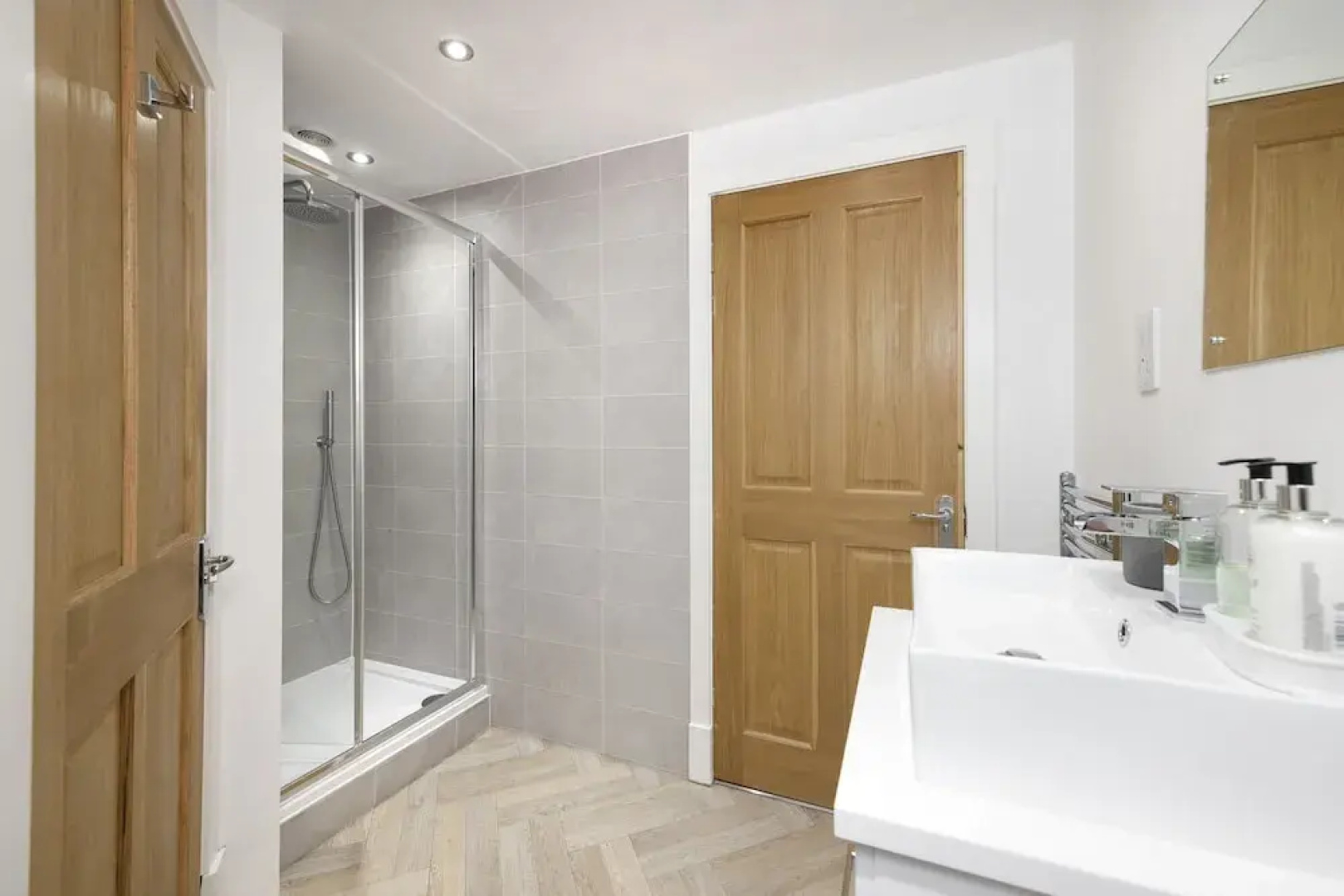 JOIVY Aurora House - 4 Bed With Hot Tub And Sea View