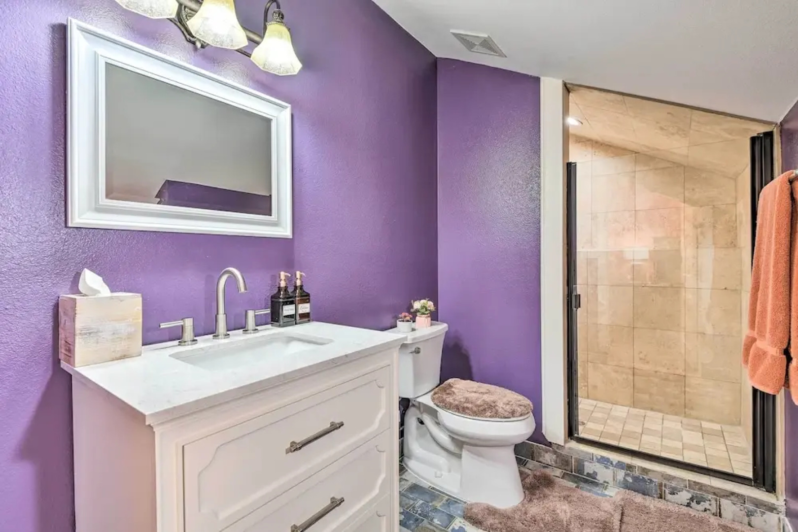 Private Pool: Spacious & Vibrant Argyle Villa!