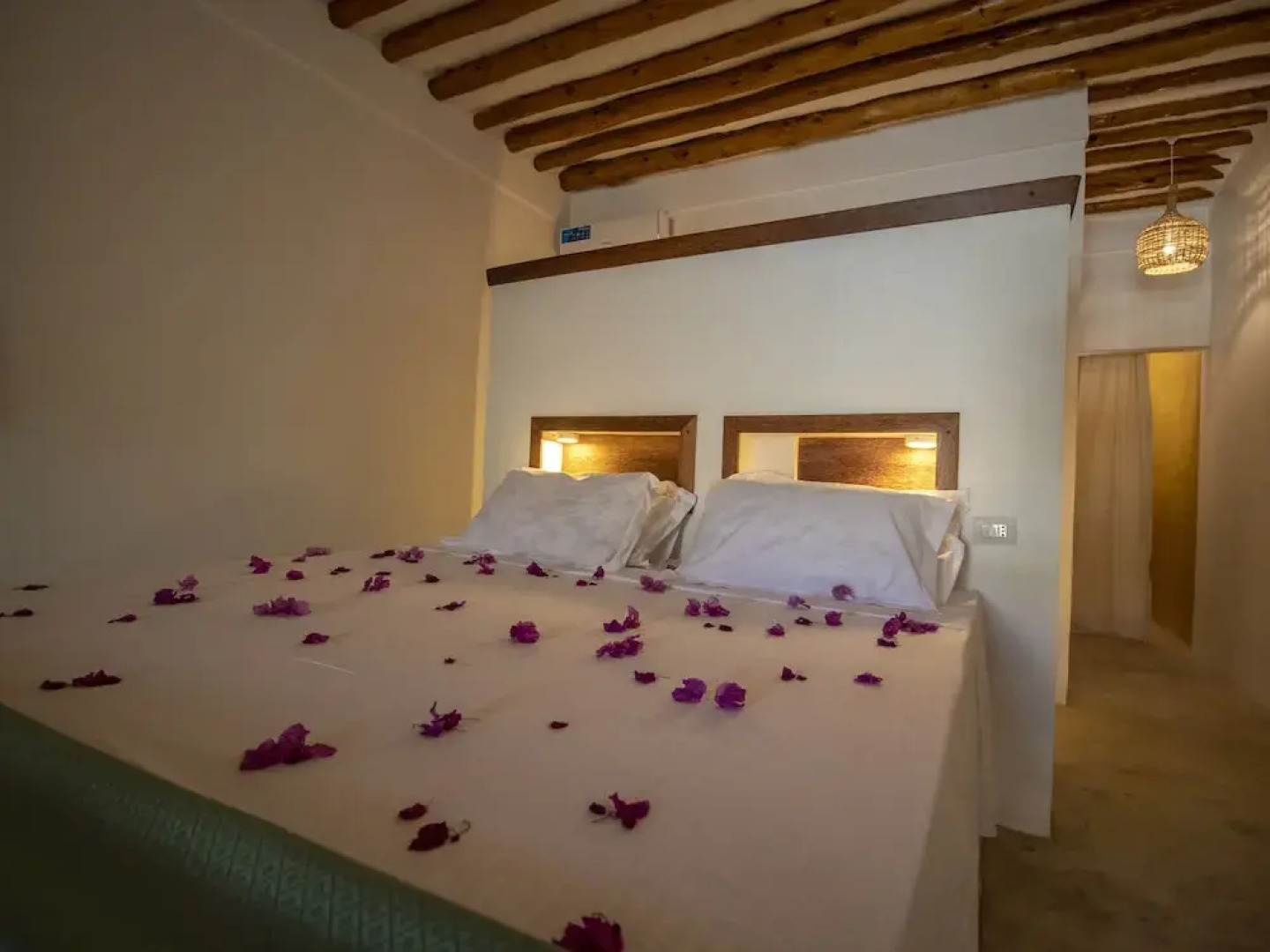 Tropical Boutique Hotel & Resto