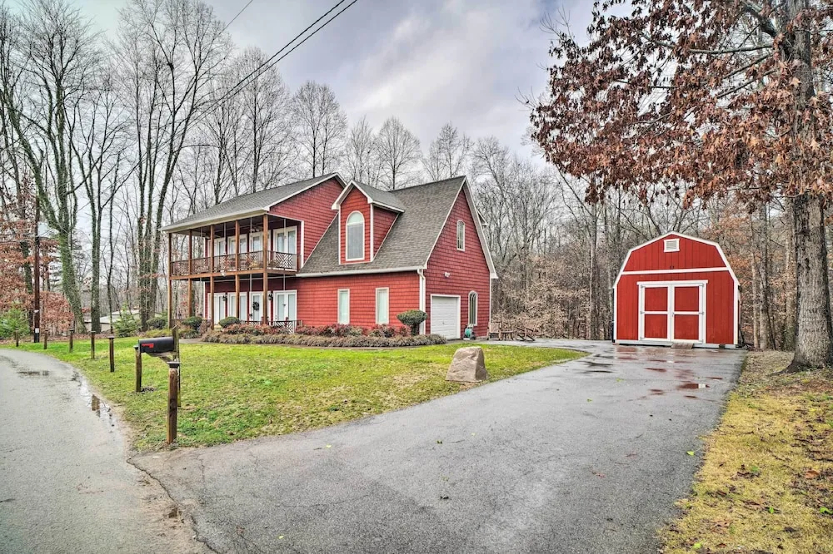 Dog-friendly Family Home Steps to Norris Lake