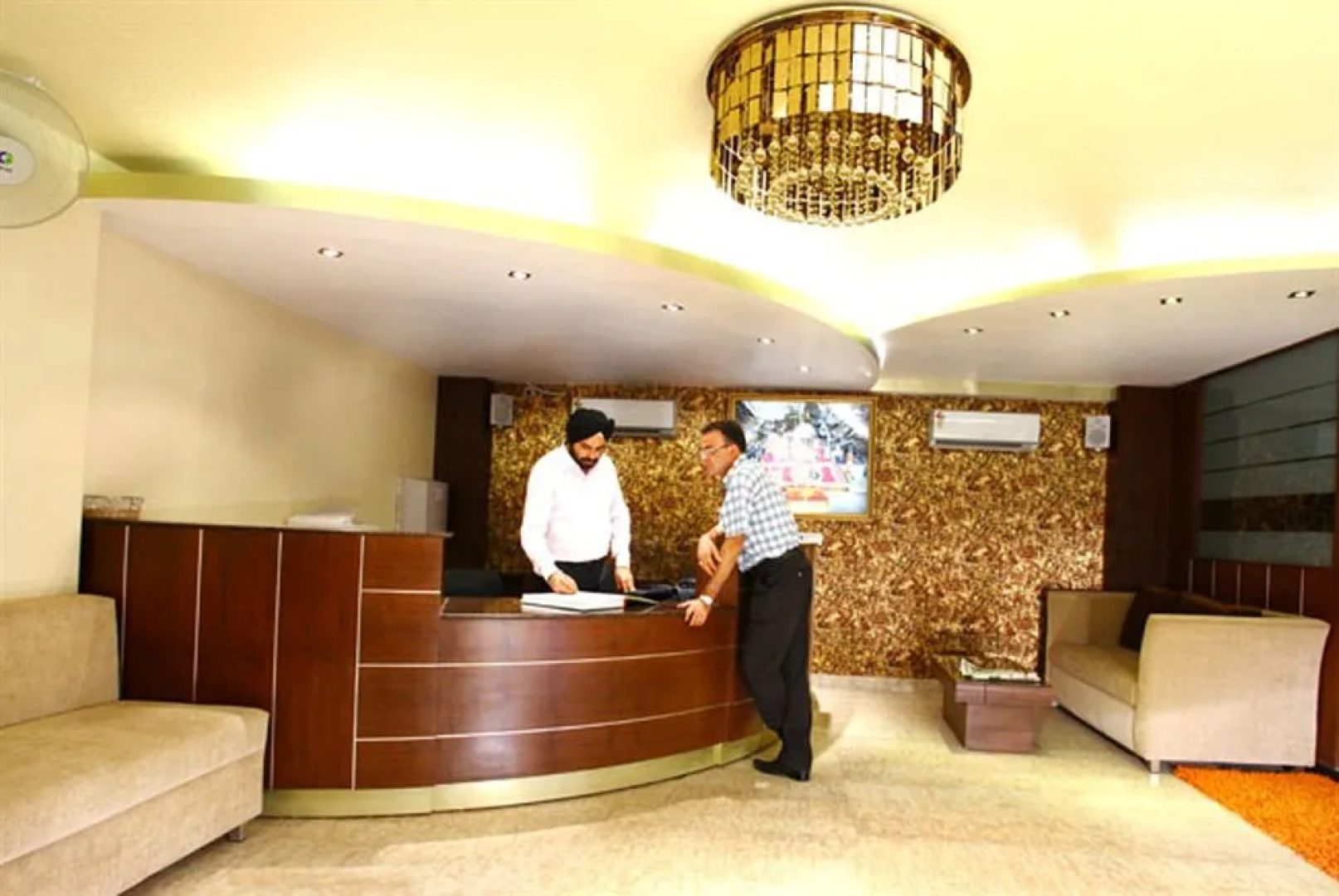 Hotel S&B East Inn