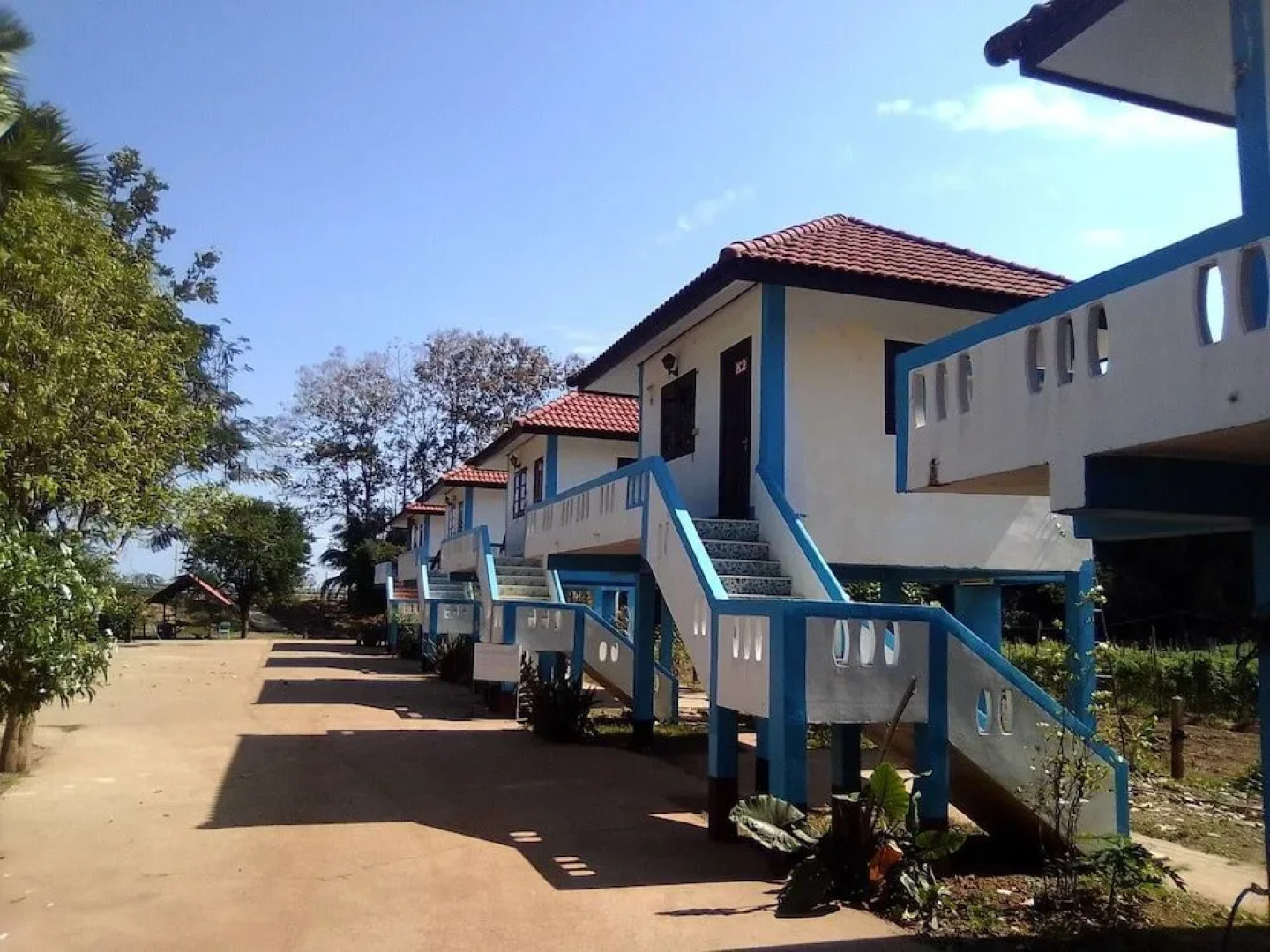 Wangnamkam Riverside Resort