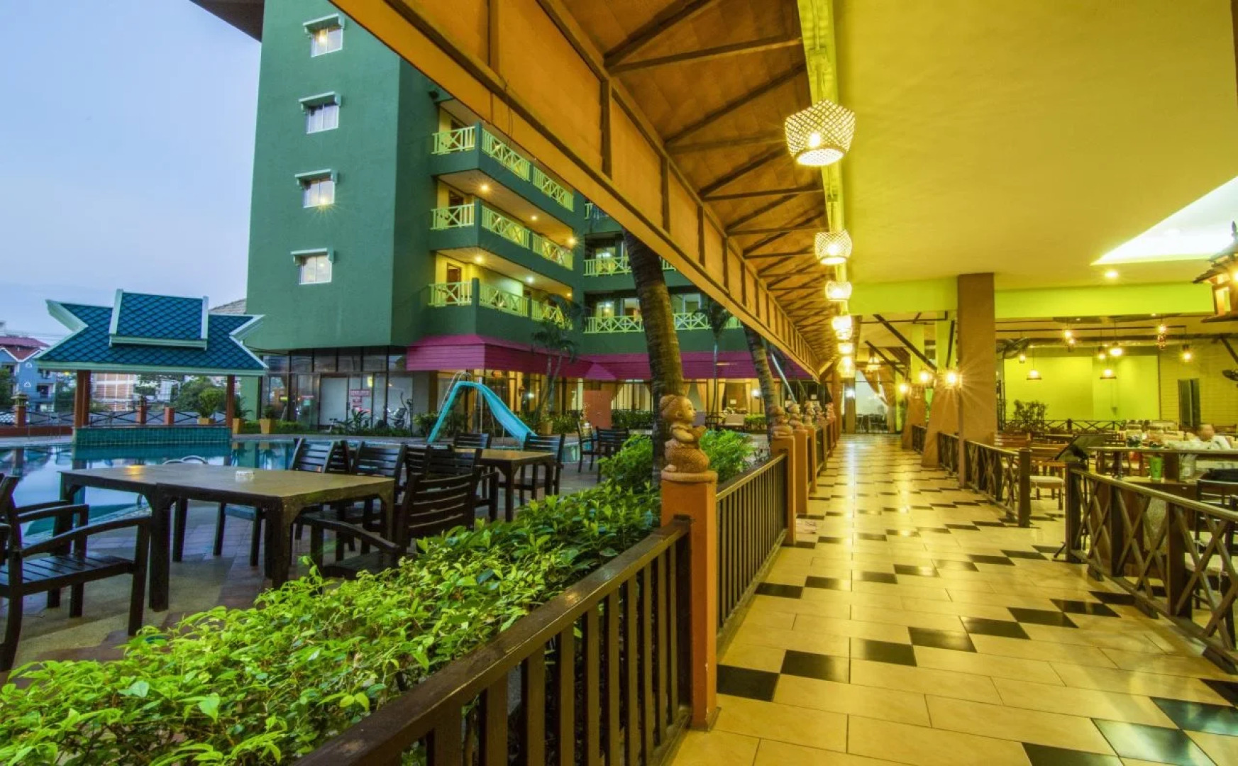 Phuphaya Resort Pattaya