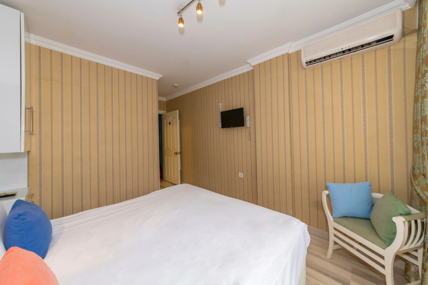 Walnut Shell Hotel