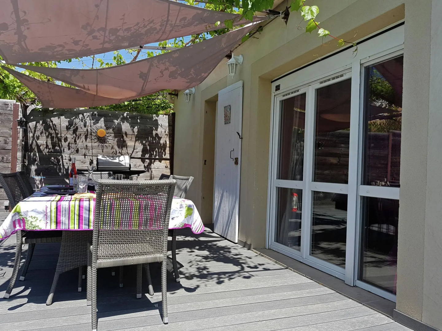 Beautiful Villa in the Vineyard Village of Tavel with Pool