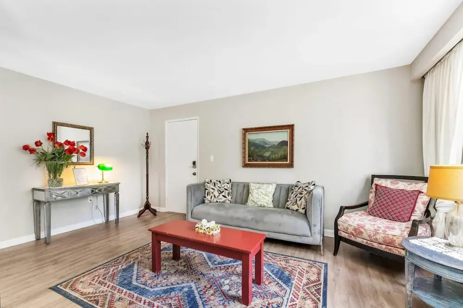 Private 2bdrm Newly Renovated - Furnished apt - U3