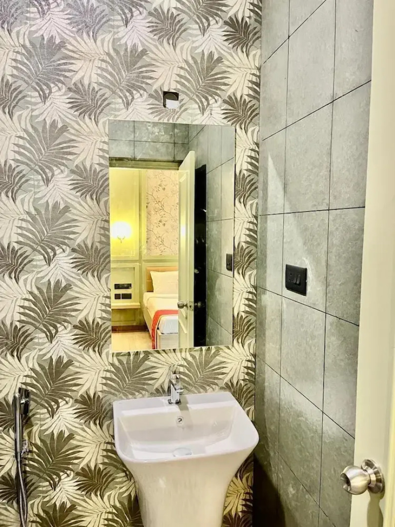 Castle Service Apartment