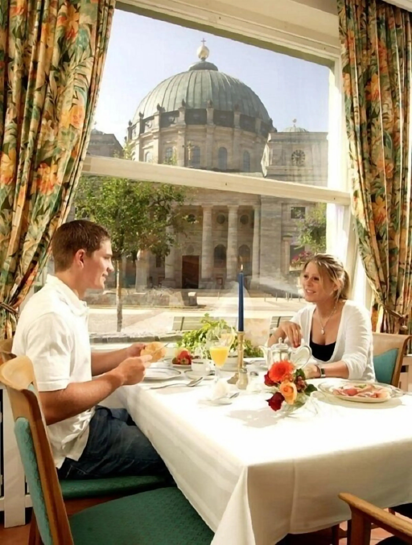 Dom Hotel