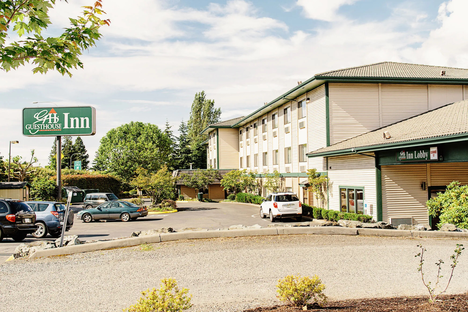 Lavissh Inn & Suites