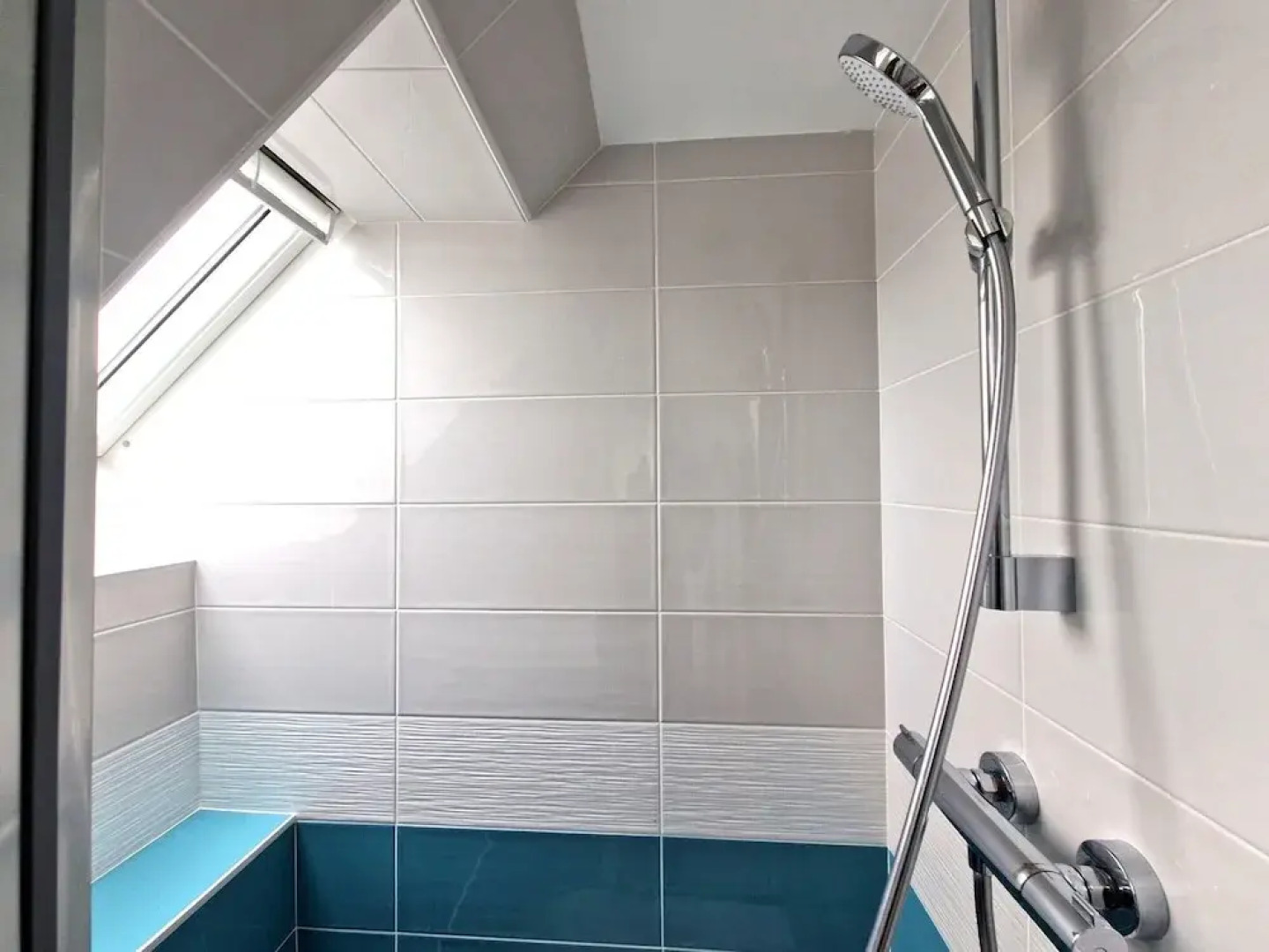 Charming Breton Holiday Home Right by the sea