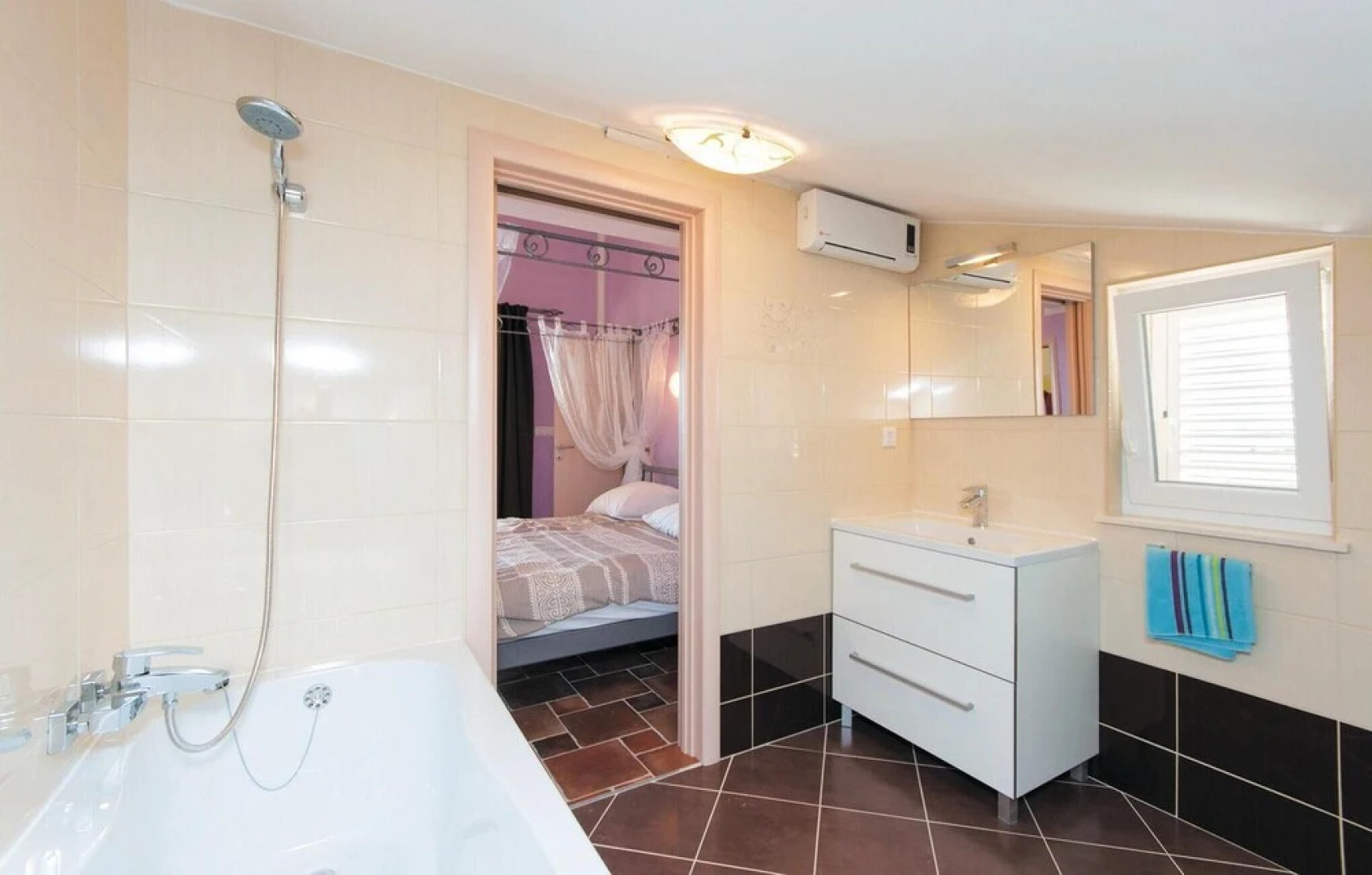 Beautiful Home in Supetarska Draga With Sauna, Wifi and 4 Bedrooms