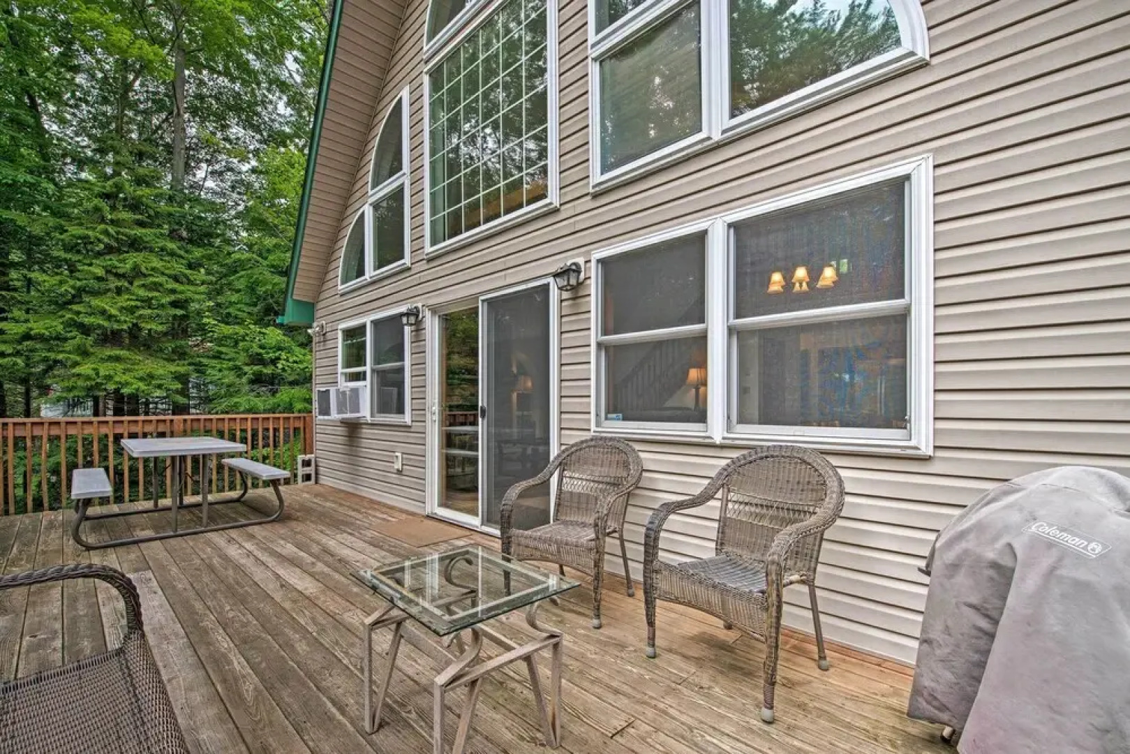 Lakeside Camelot Chalet: 3 Mi to Jack Frost Skiing