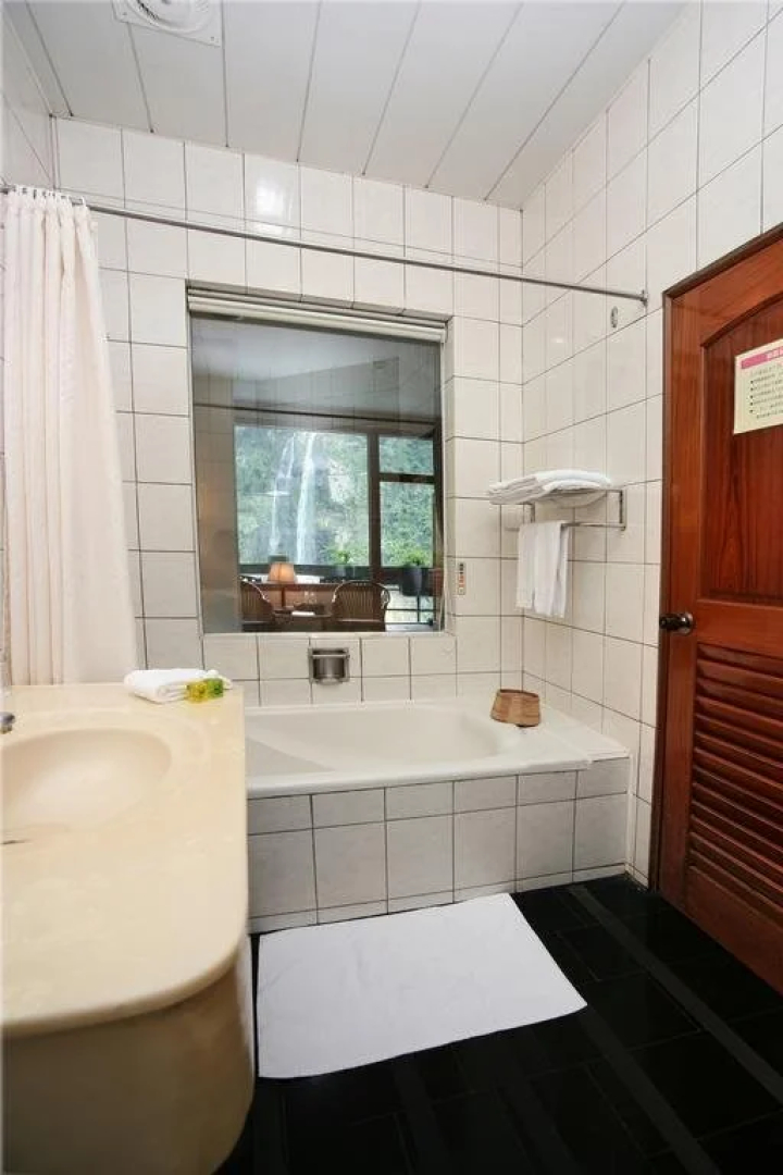Naluwan Spring Resort Hotel