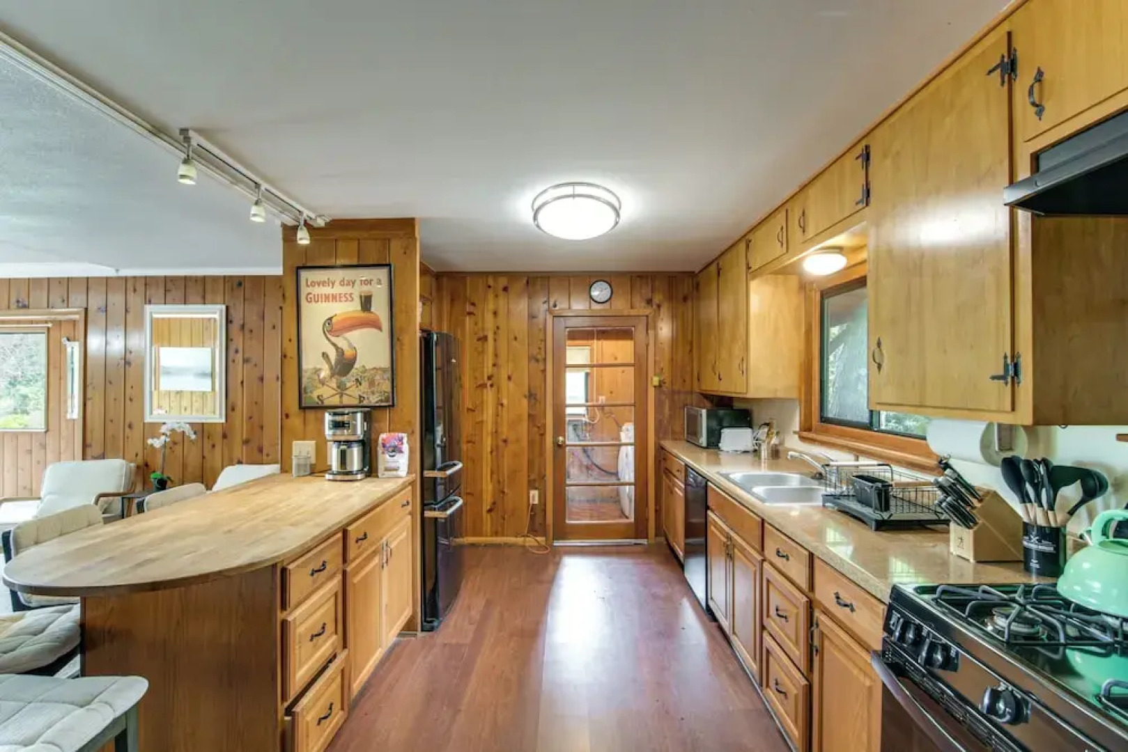 5 Mi to Lake Oroville: Huge Riverfront Home!