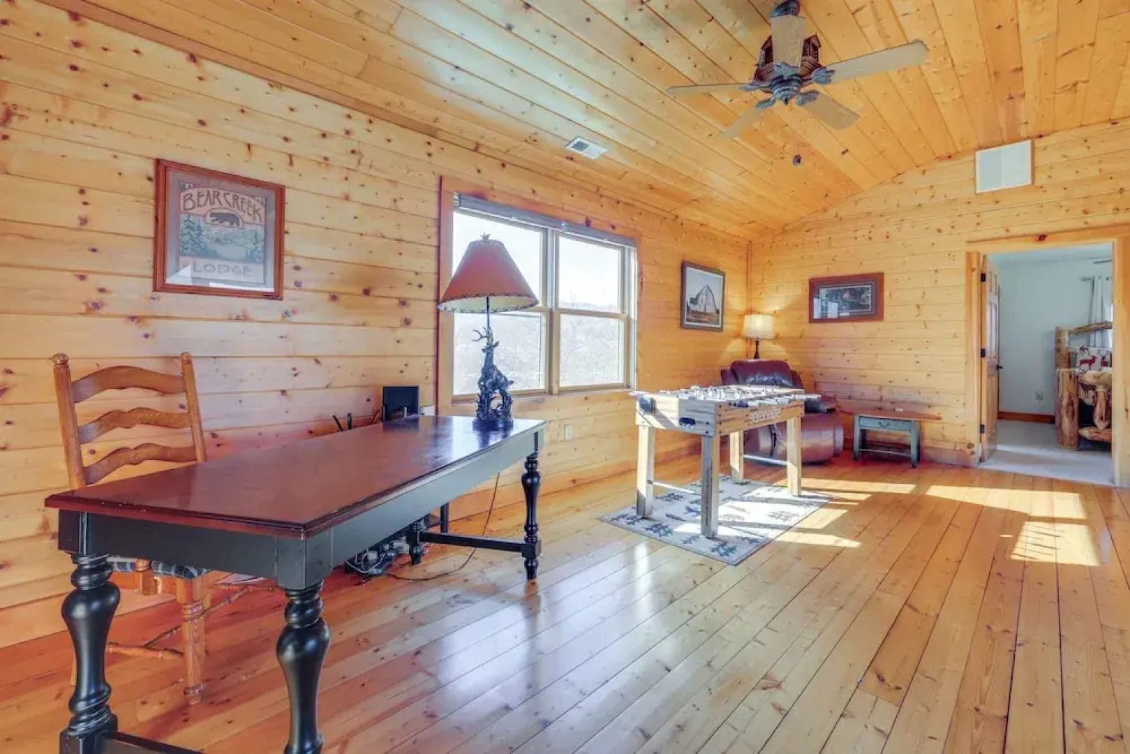Luxury Mountain Cabin With Hot Tub & Pool Table!